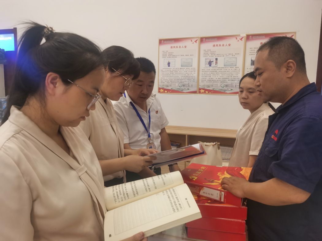 对标学习袁大滩透风队党支部现场  白姣提供.jpg