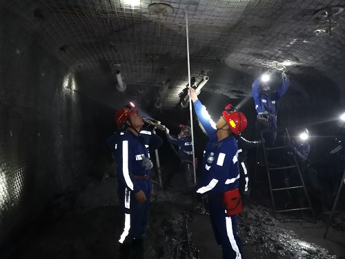 掘进事人情现场 杨志立拍摄.jpg