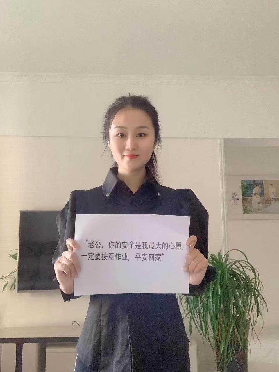 班前会开展“亲情嘱咐”视频播放 -刘随平摄 (2).jpg